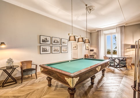 Villa Mussio - the game room with billiard table